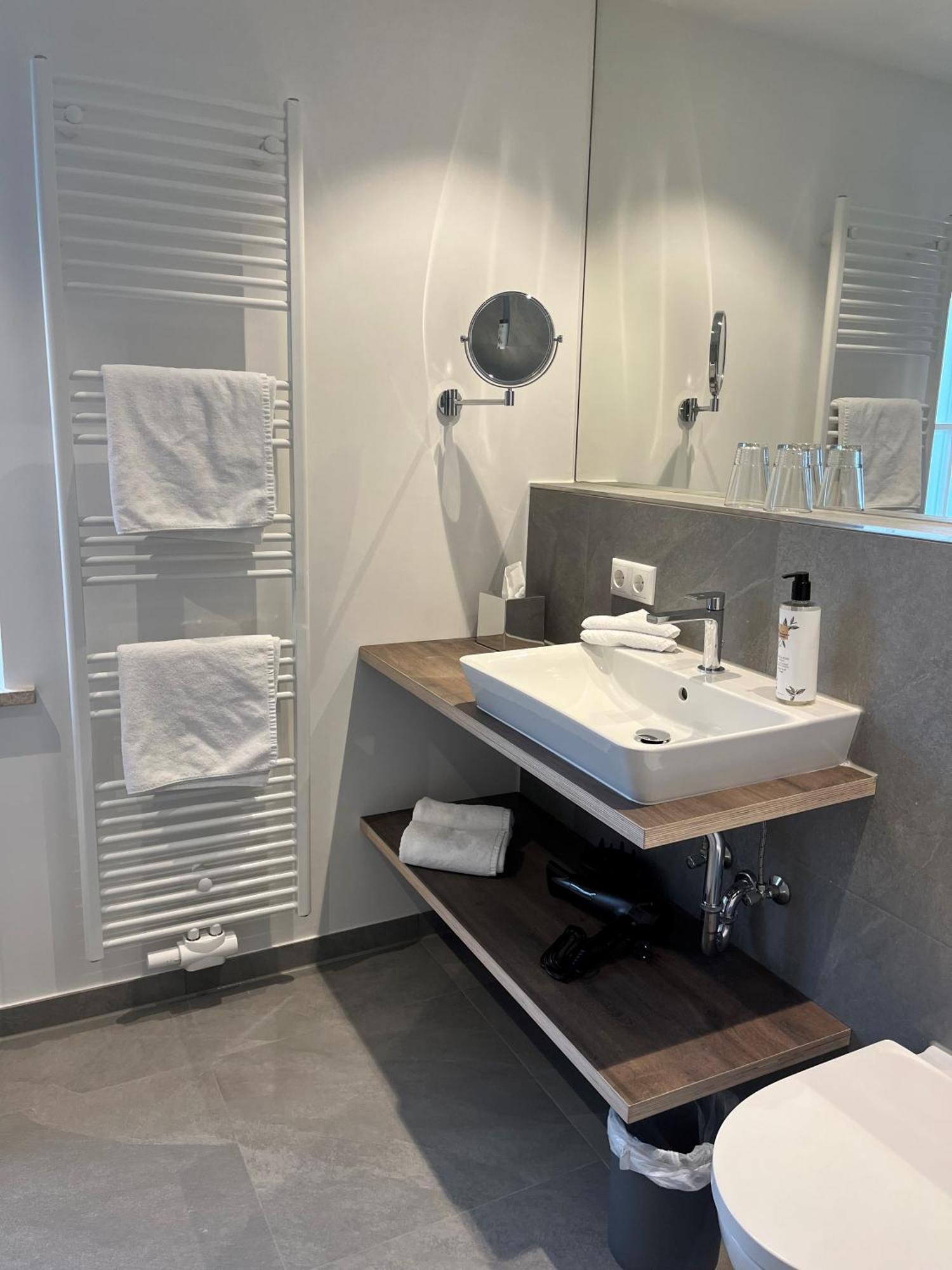 Hotel Zur Sonne Rimsting Bagian luar foto